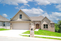 556 Valley Oak